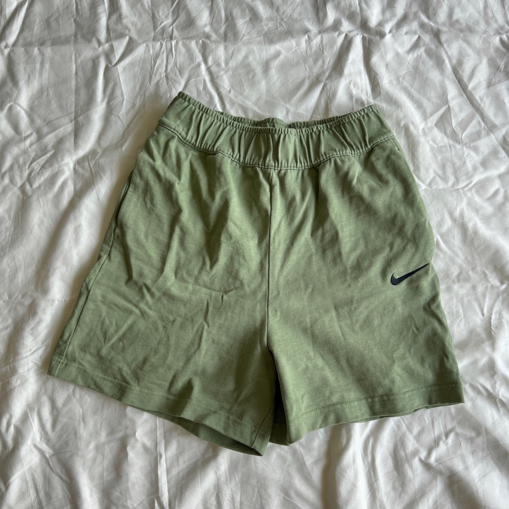 Nike Women’s Loose-fit Shorts